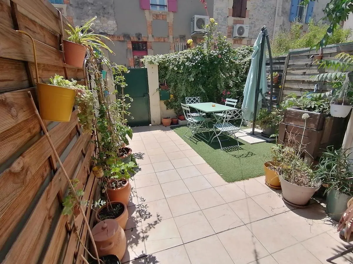 Holiday home Jolie Maison Avec Terrasse Au Centre-Ville D'Arles